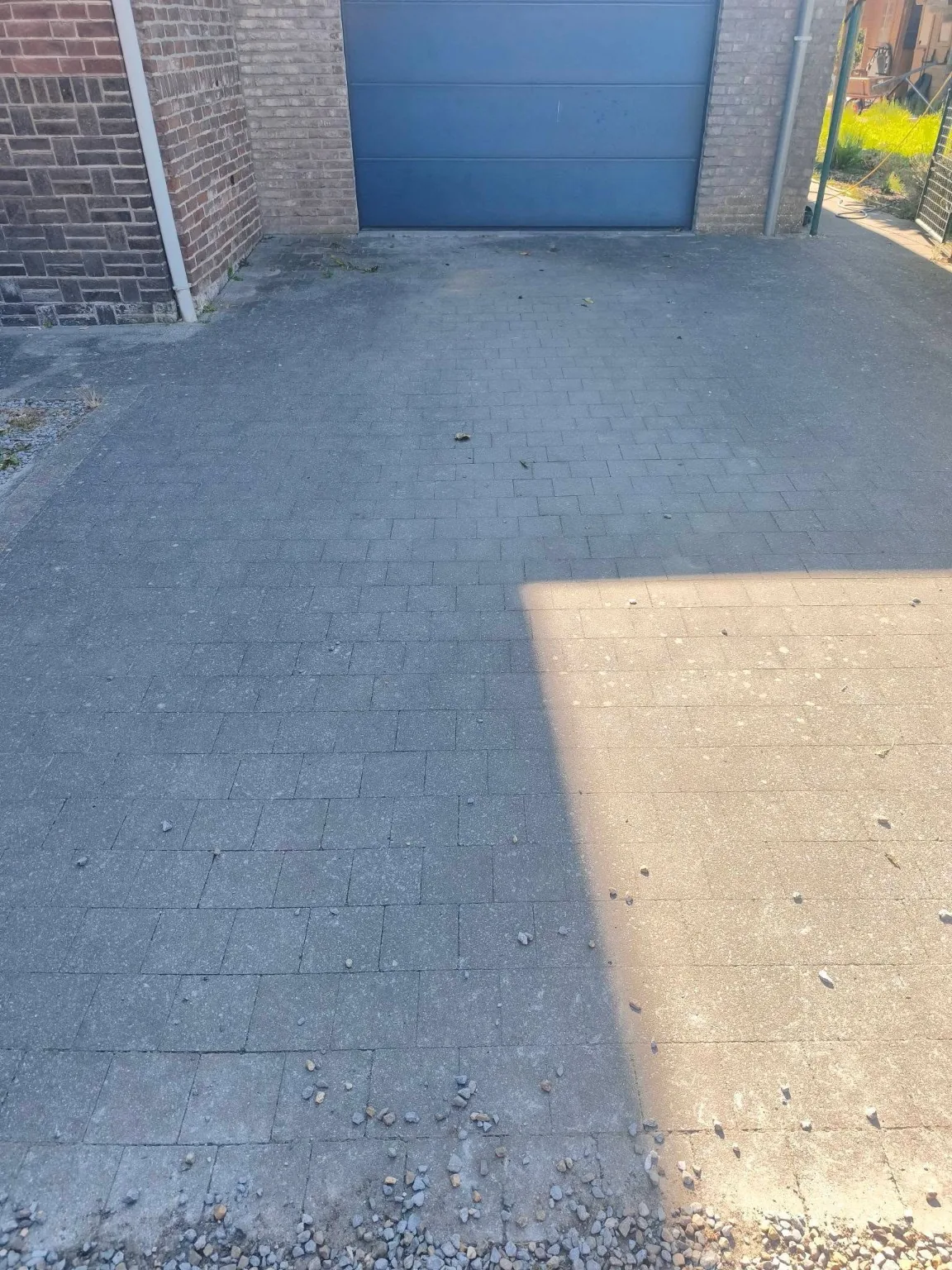 Voor reiniging van de oprit